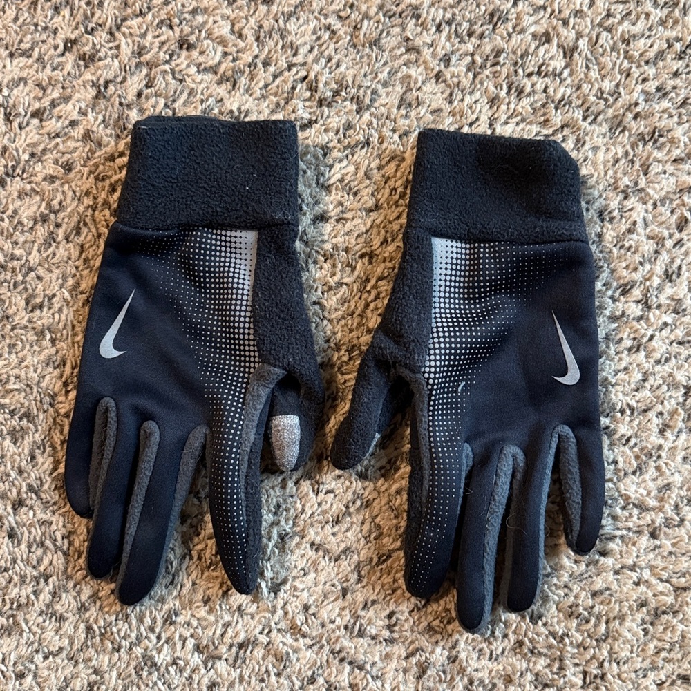 Nike Black and Gray Touchscreen Gloves